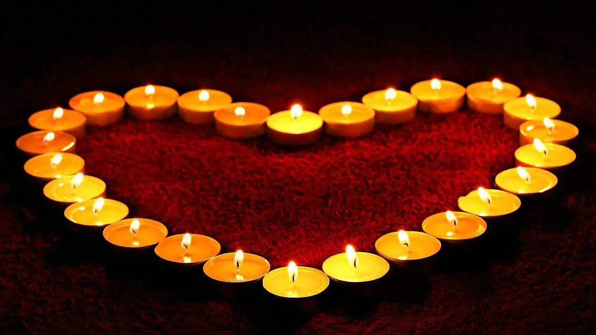 Corazones velas portada